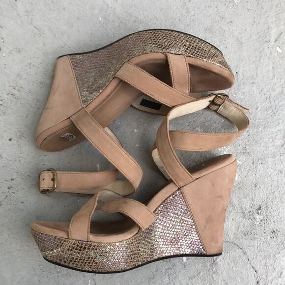 Uggs   - Picture 2 of 7